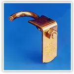 Toe Board Clamp dengan latar biru